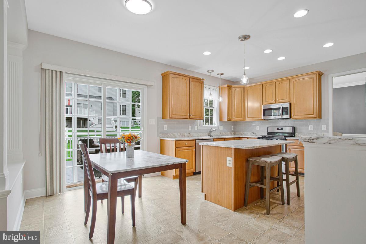 908 Enfield Way Property Photo 11