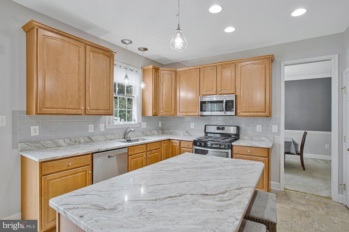 908 Enfield Way Property Photo 13