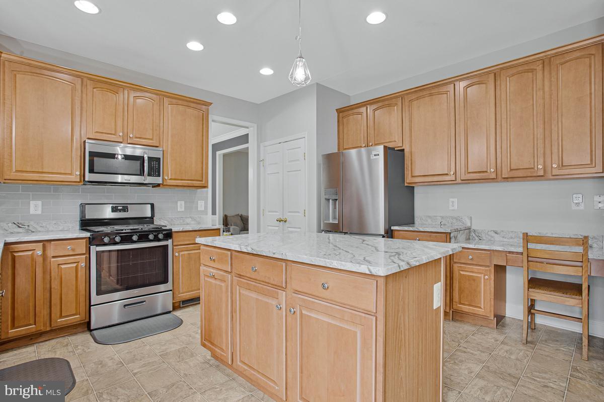 908 Enfield Way Property Photo 14