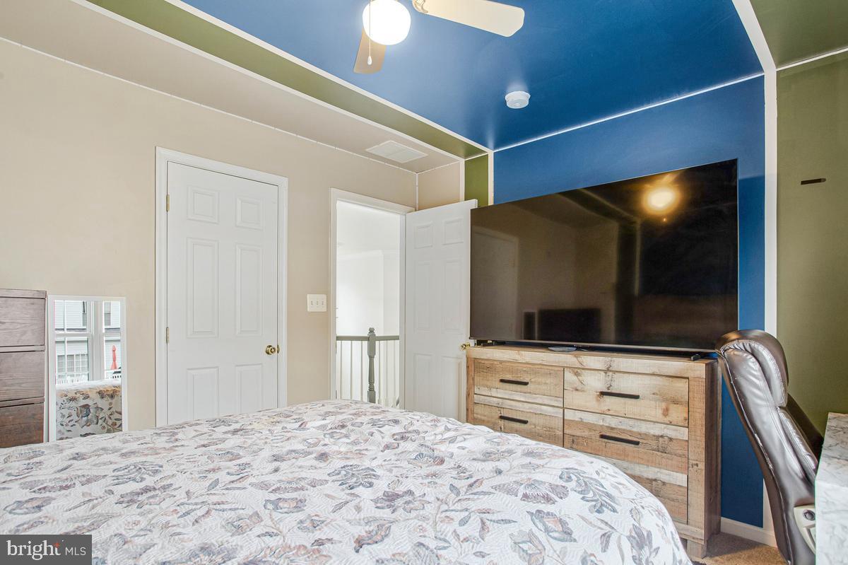 908 Enfield Way Property Photo 30
