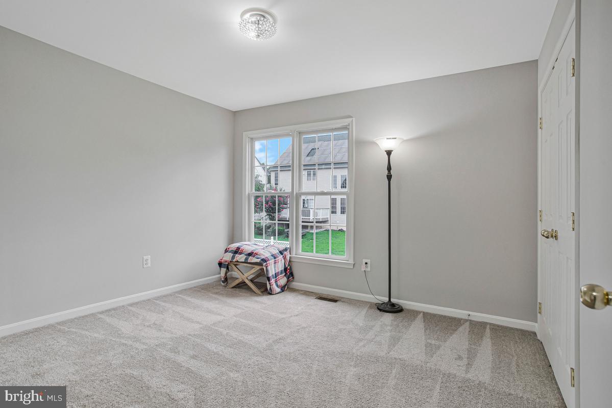 908 Enfield Way Property Photo 33
