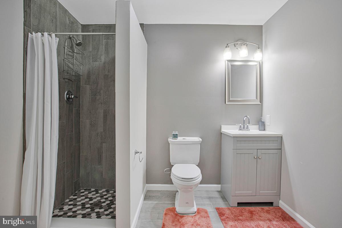 908 Enfield Way Property Photo 37