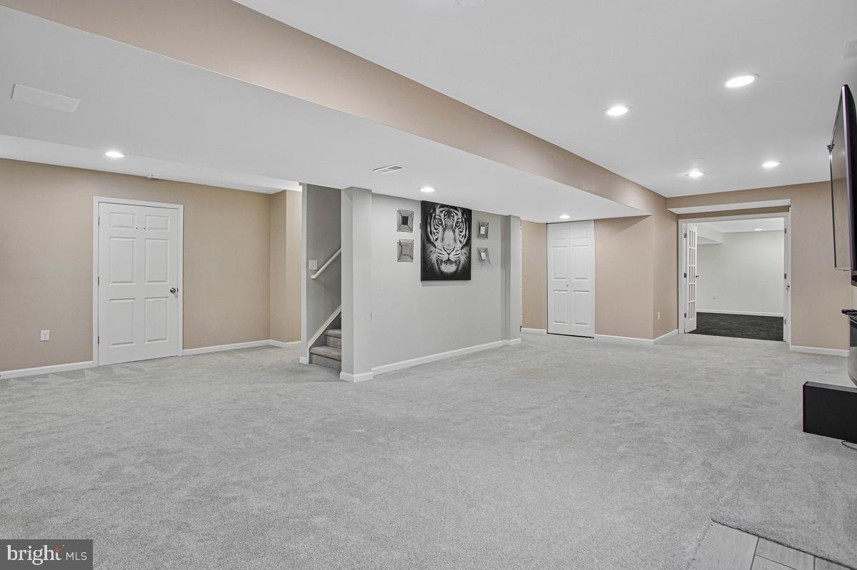 908 Enfield Way Property Photo 41
