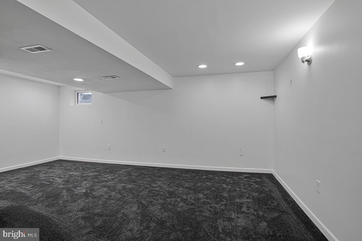 908 Enfield Way Property Photo 43