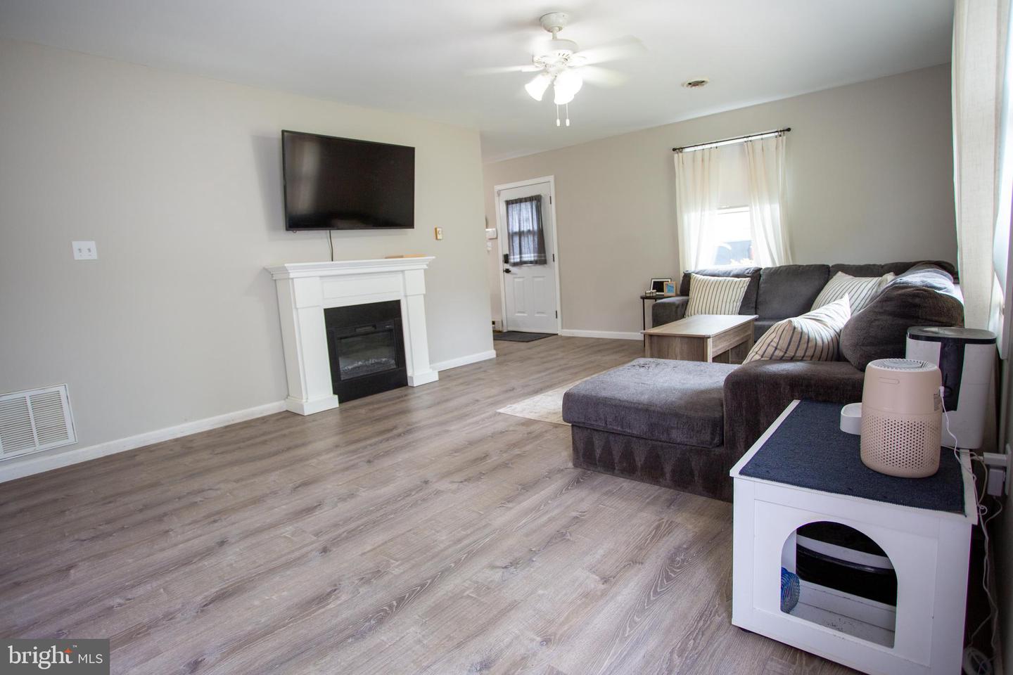 5649 Shady Side Rd Property Photo 4
