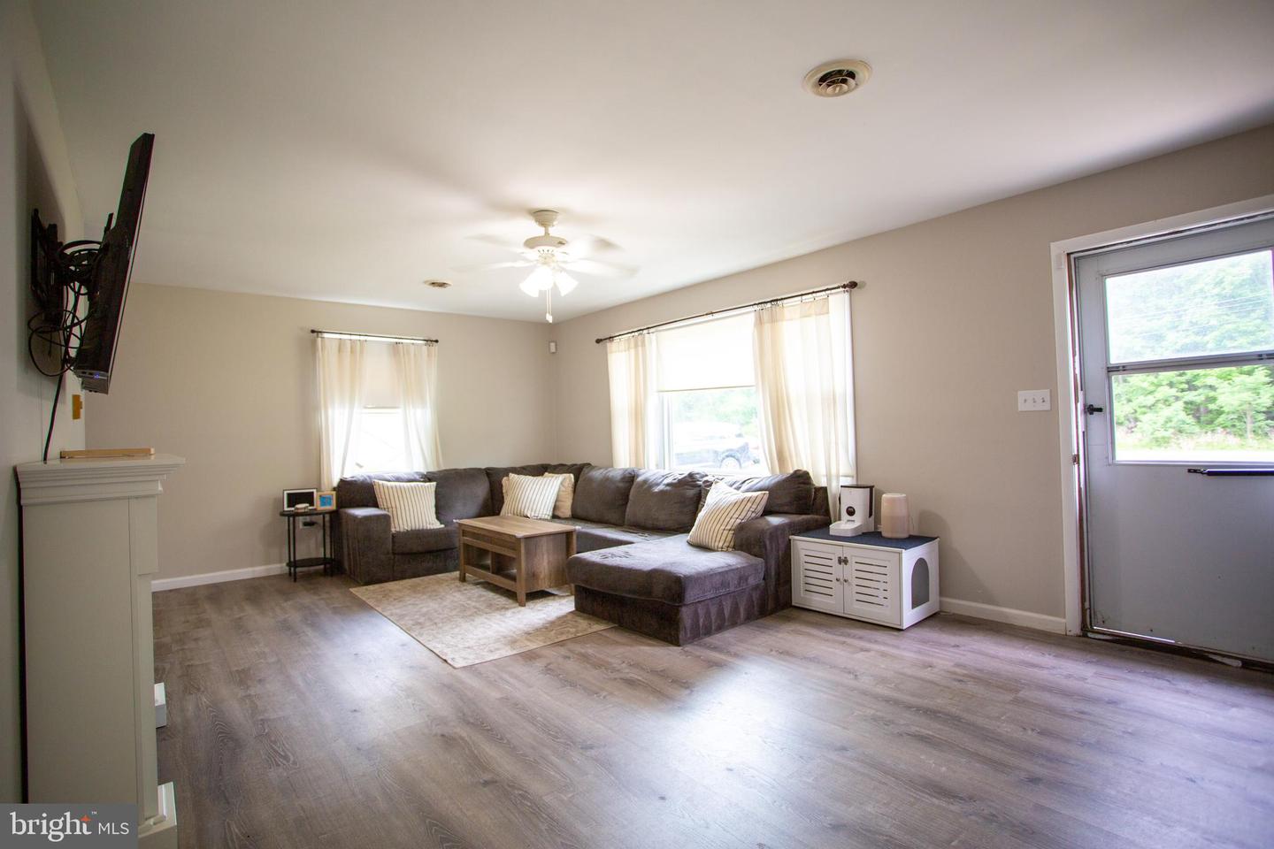 5649 Shady Side Rd Property Photo 5