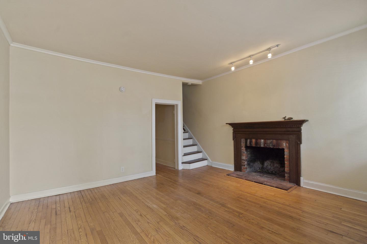 111 Conduit St Property Photo 3