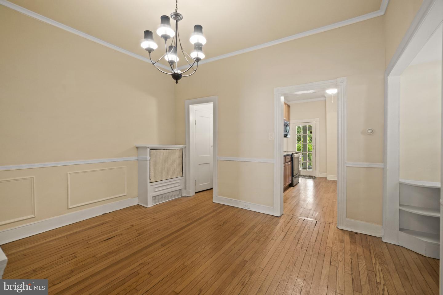 111 Conduit St Property Photo 4