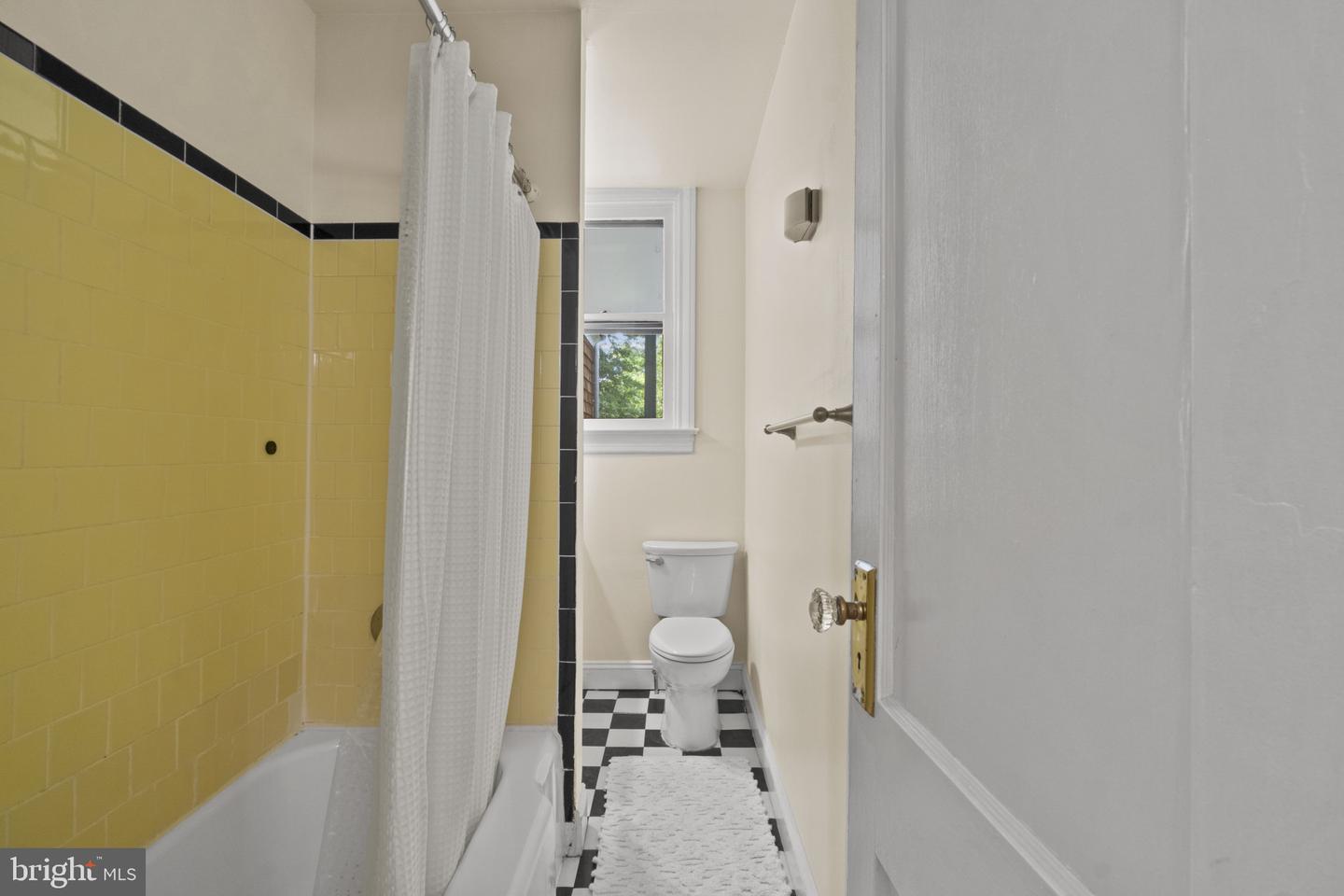 111 Conduit St Property Photo 8