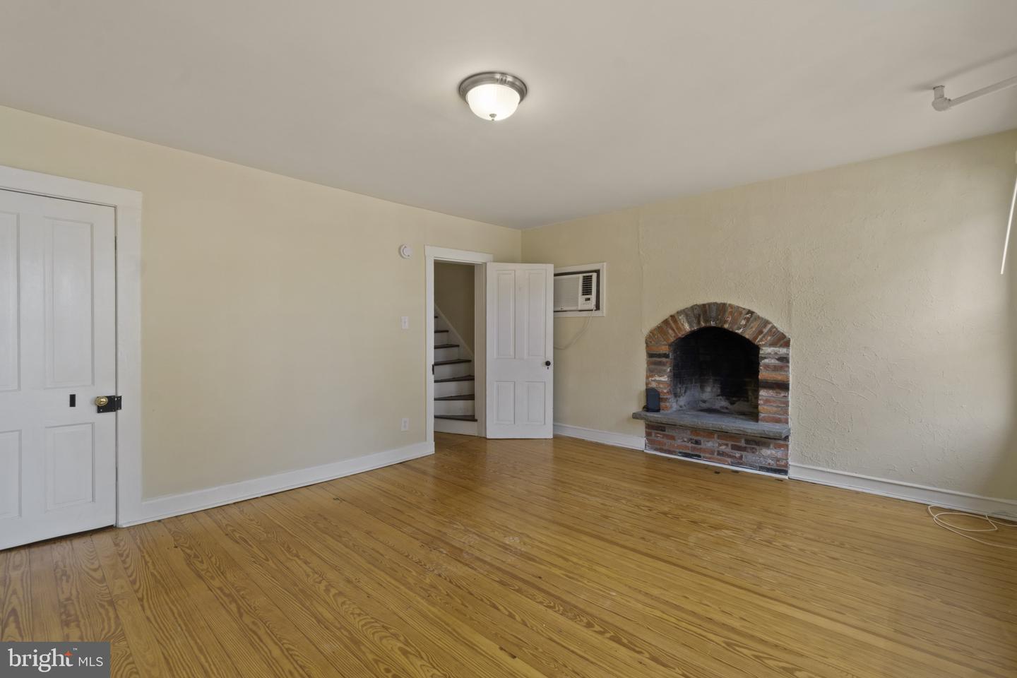 111 Conduit St Property Photo 9