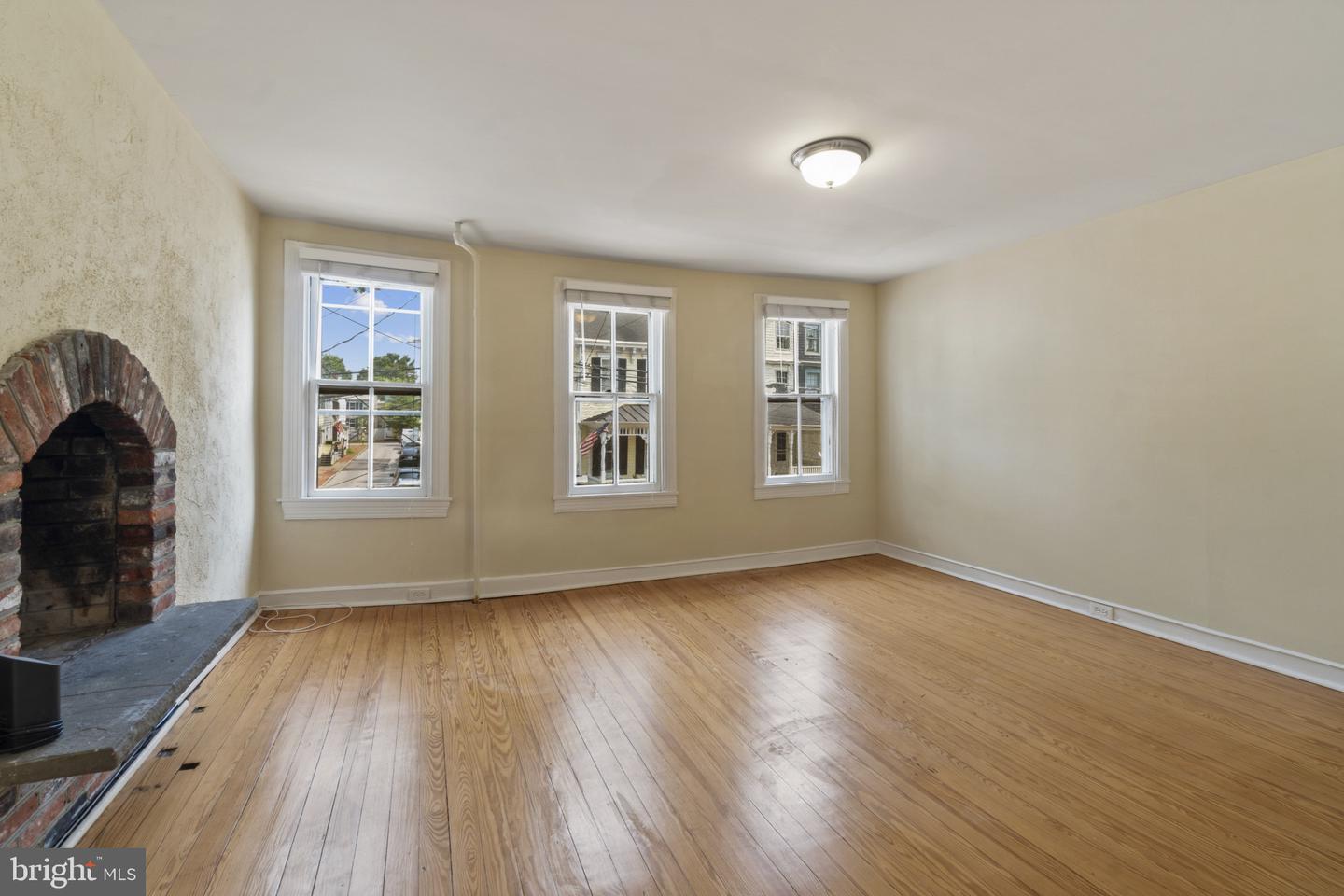 111 Conduit St Property Photo 10