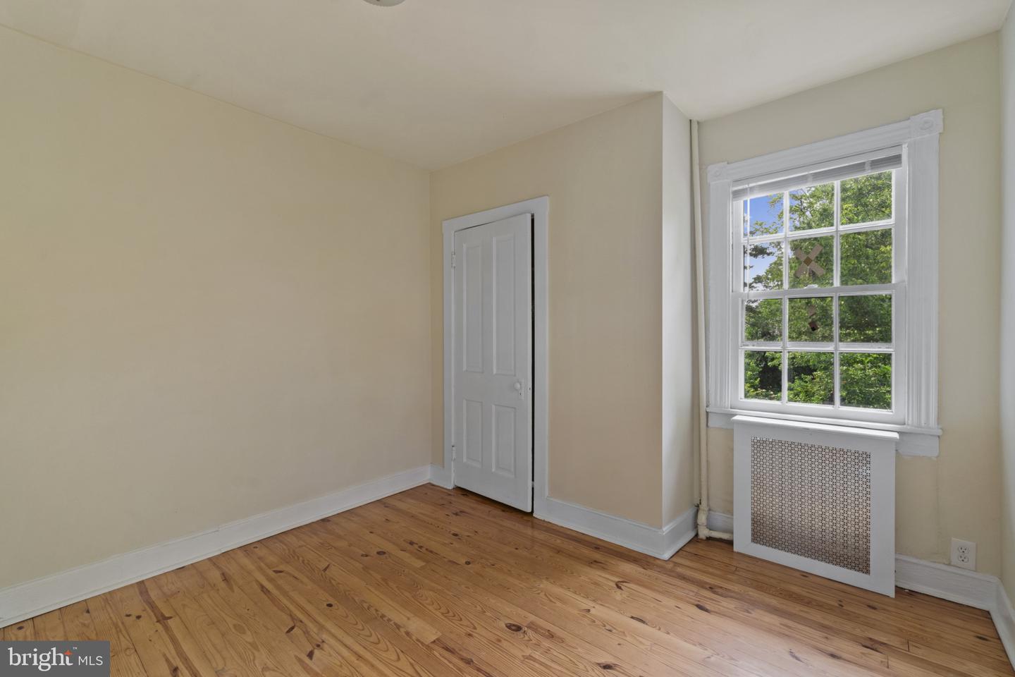 111 Conduit St Property Photo 11