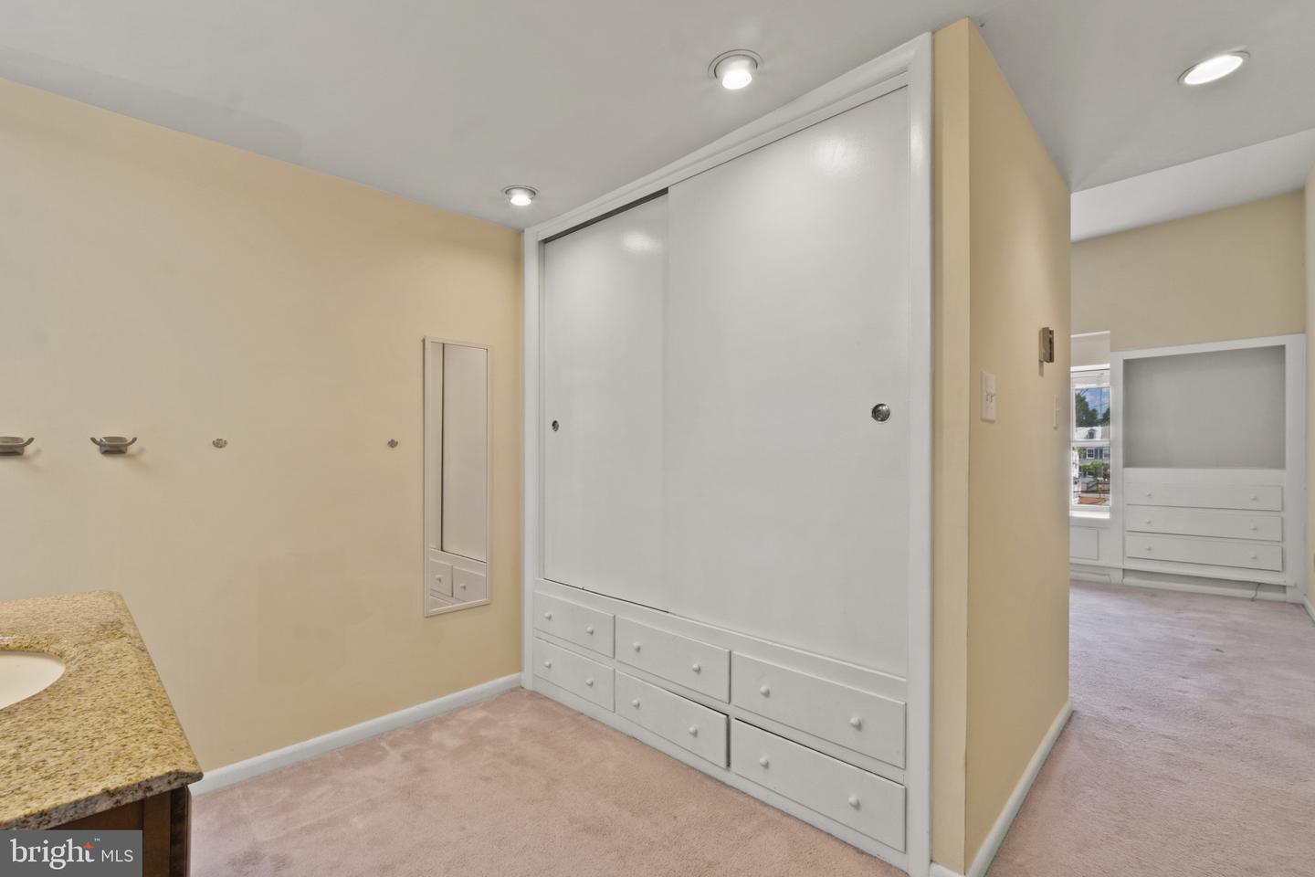 111 Conduit St Property Photo 18