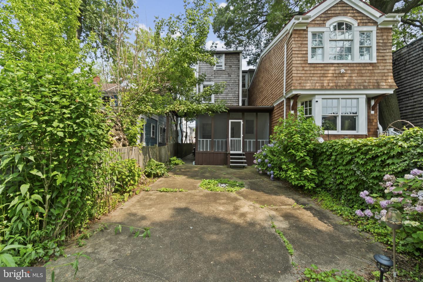 111 Conduit St Property Photo 22