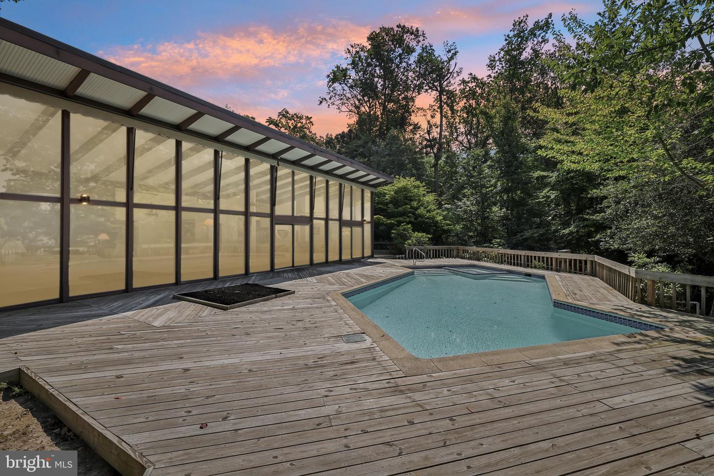 1674 Homewood Landing Rd Property Photo 1