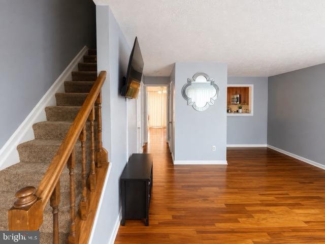 1226 Holmespun Dr Property Photo 3