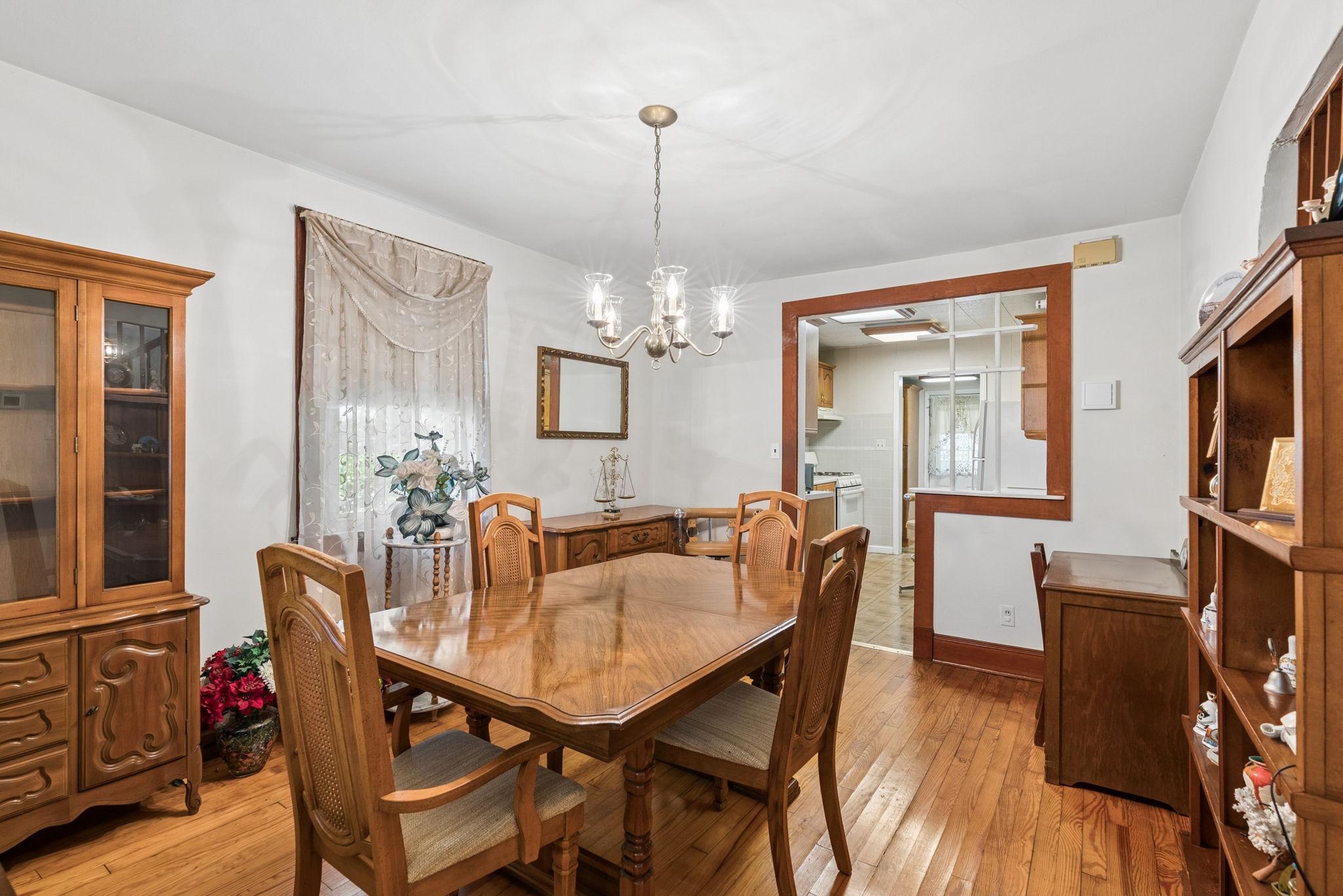 19 Old Solomons Island Rd Property Photo 4