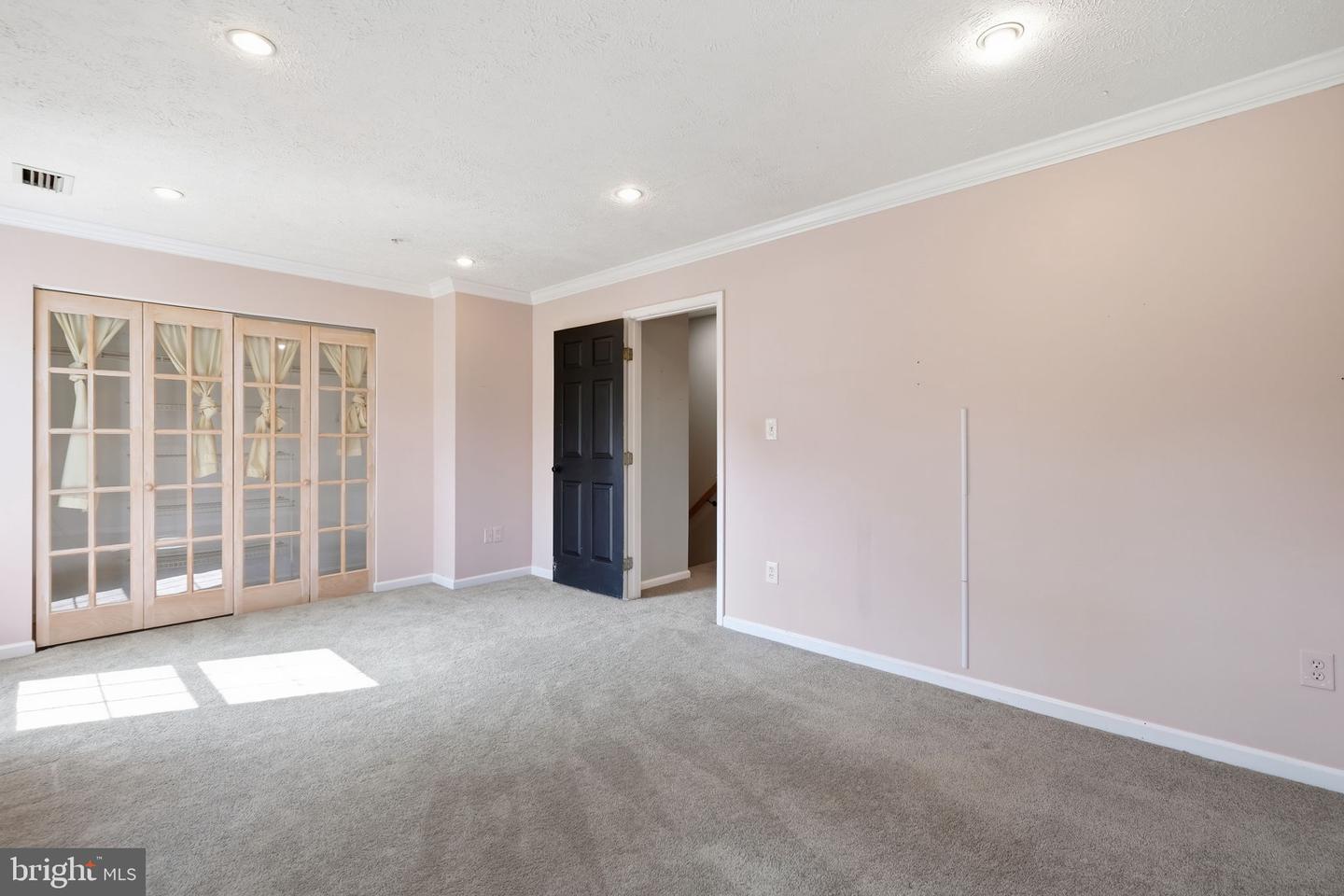 1037 Chestnut Cove Dr Property Photo 9