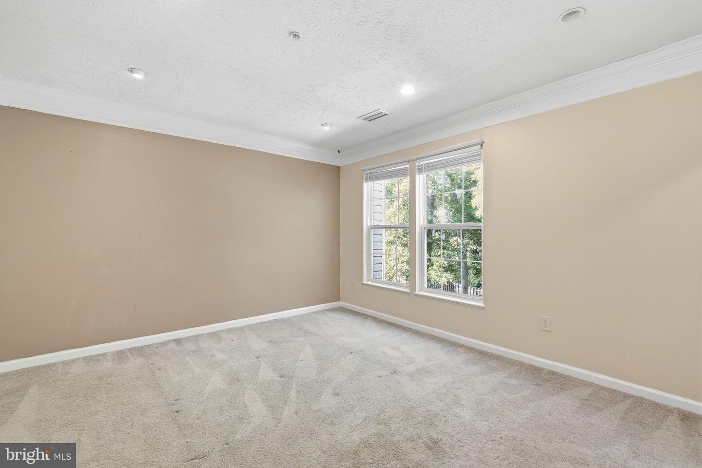 1037 Chestnut Cove Dr Property Photo 13