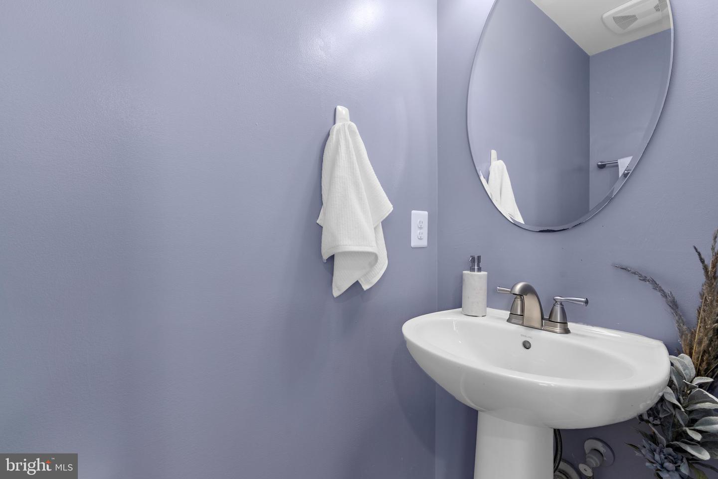 8016 Orchard Grove Rd Property Photo 8