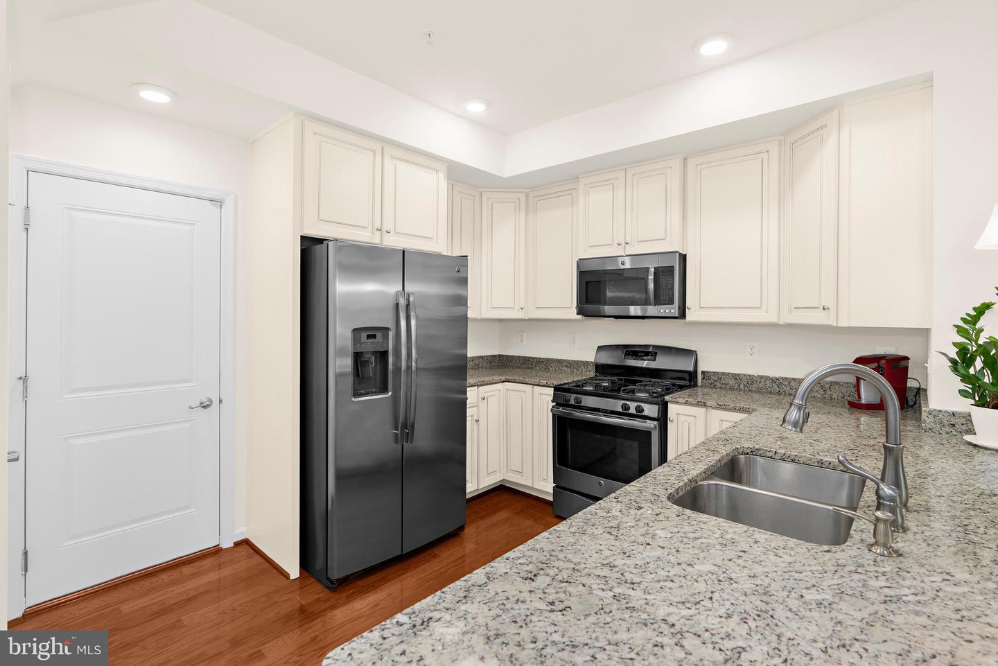 8016 Orchard Grove Rd Property Photo 11