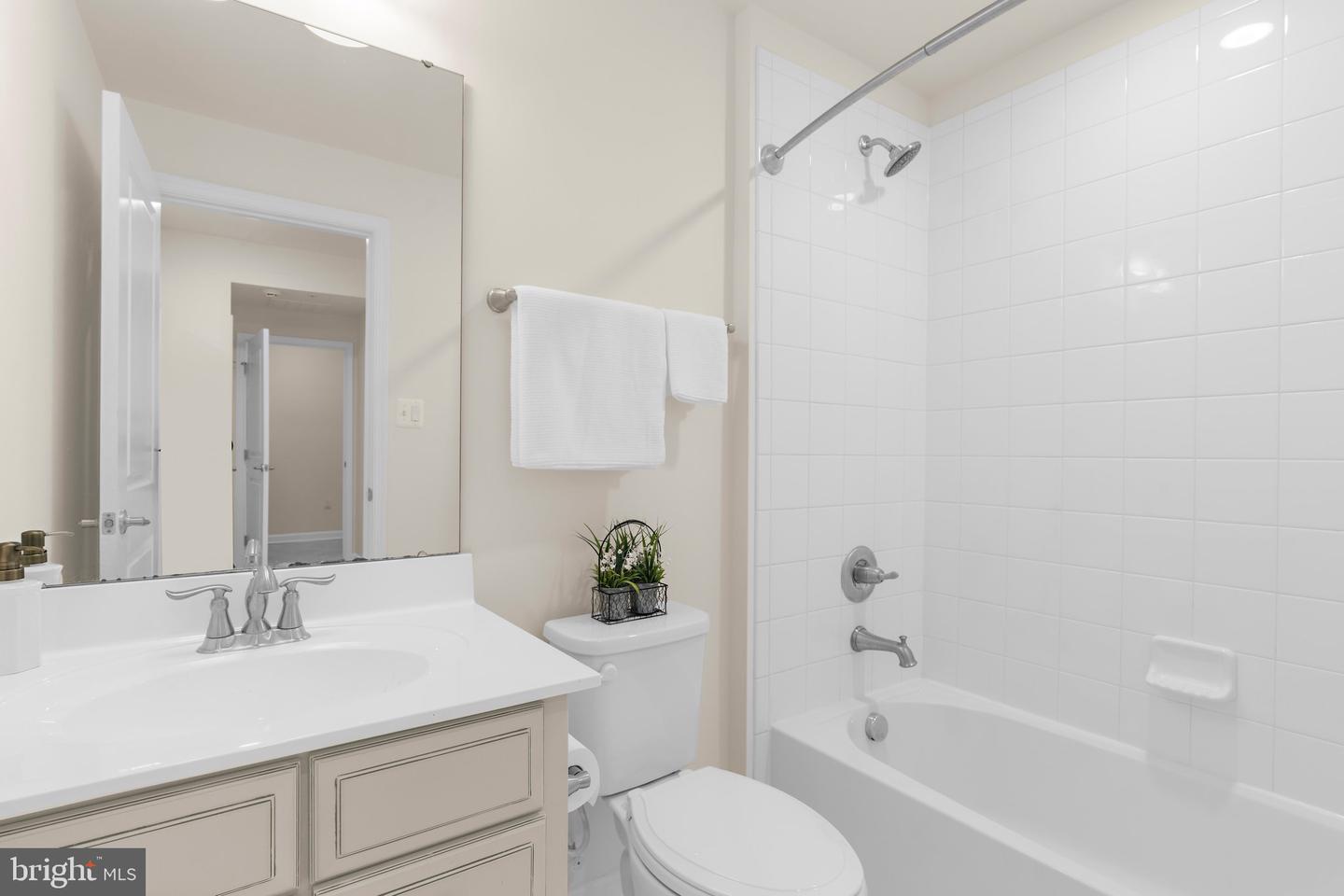 8016 Orchard Grove Rd Property Photo 25