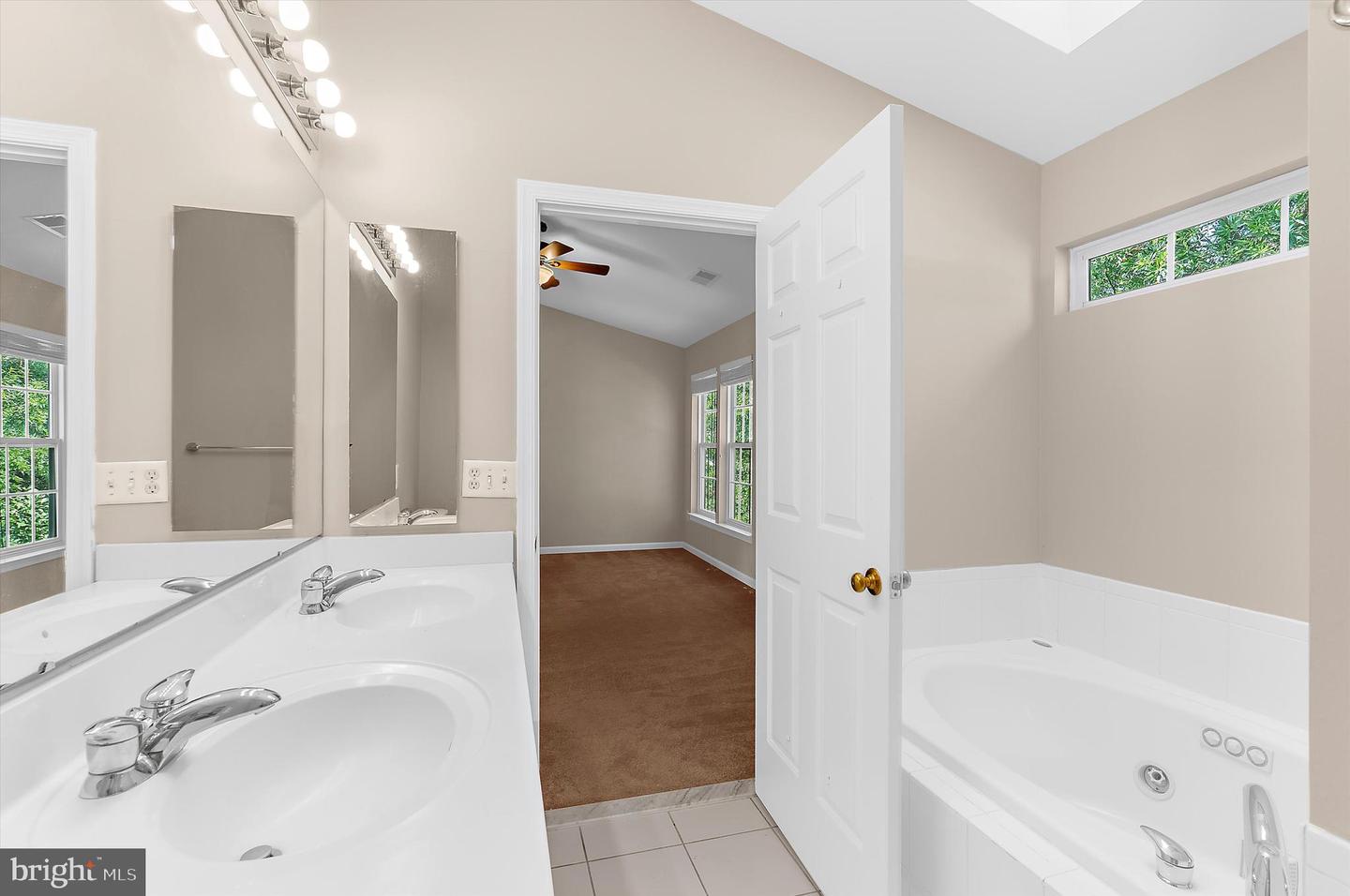 MDAA2150366 Property Photo 42