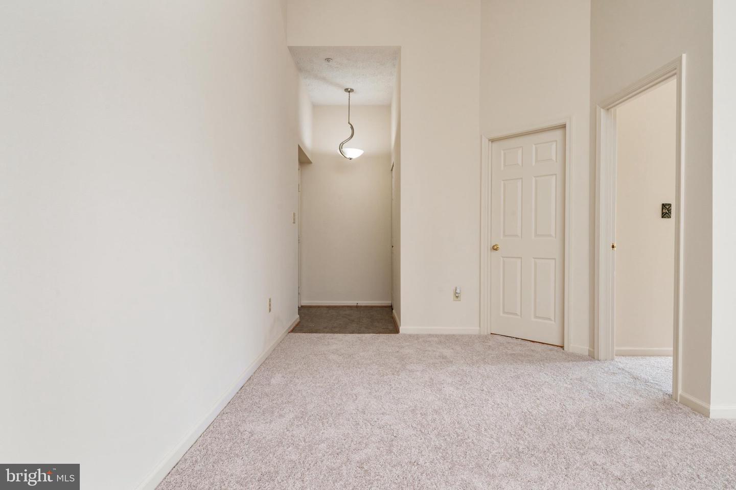 703 Orchard Olook #303 Property Photo 3