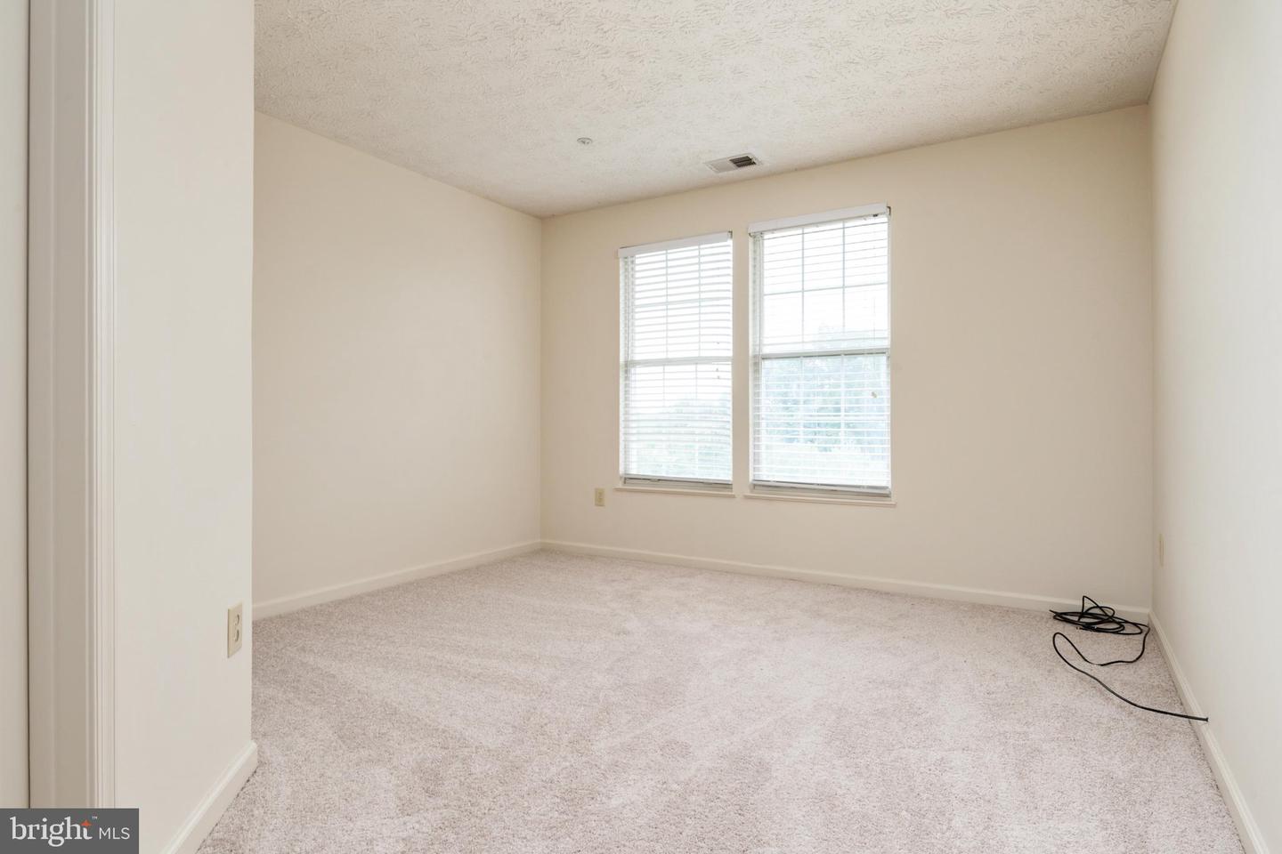 703 Orchard Olook #303 Property Photo 8