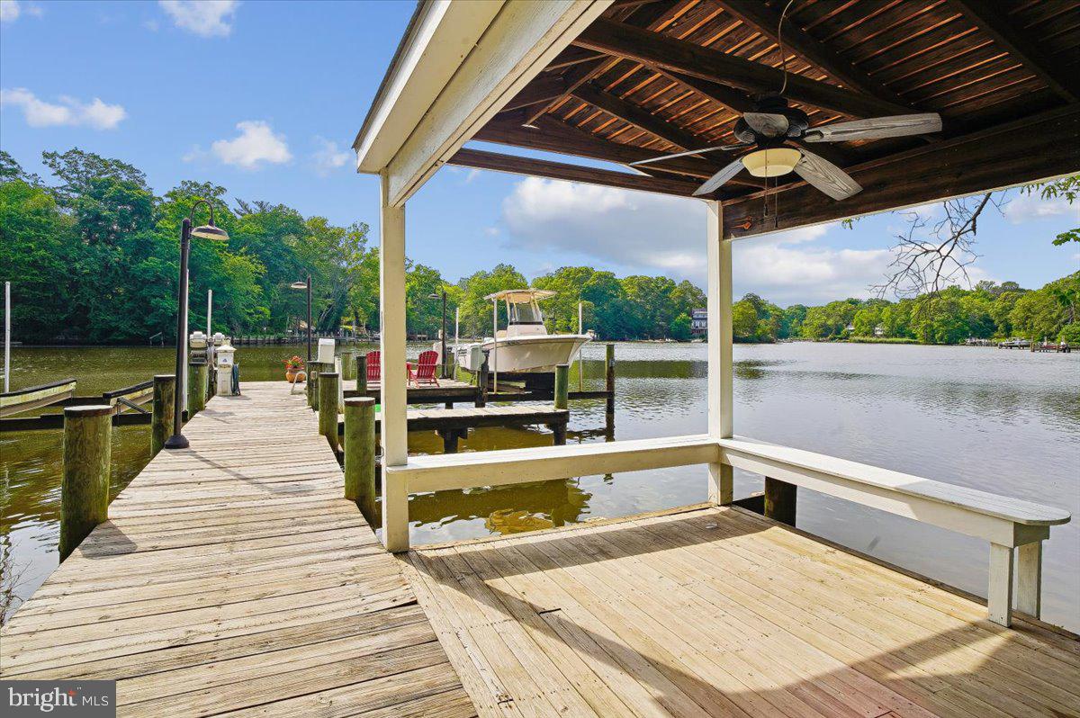 300 Magothy Bridge Rd Property Photo 6