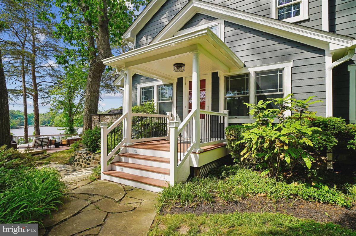 300 Magothy Bridge Rd Property Photo 7