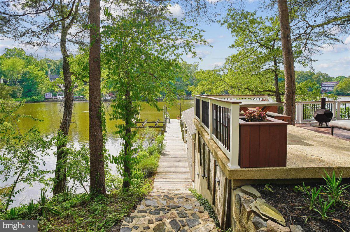 300 Magothy Bridge Rd Property Photo 10