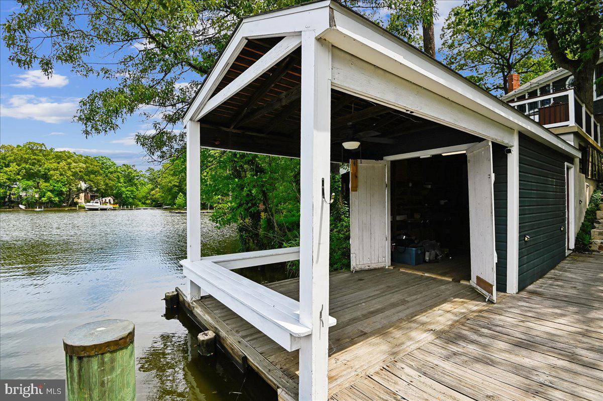 300 Magothy Bridge Rd Property Photo 11