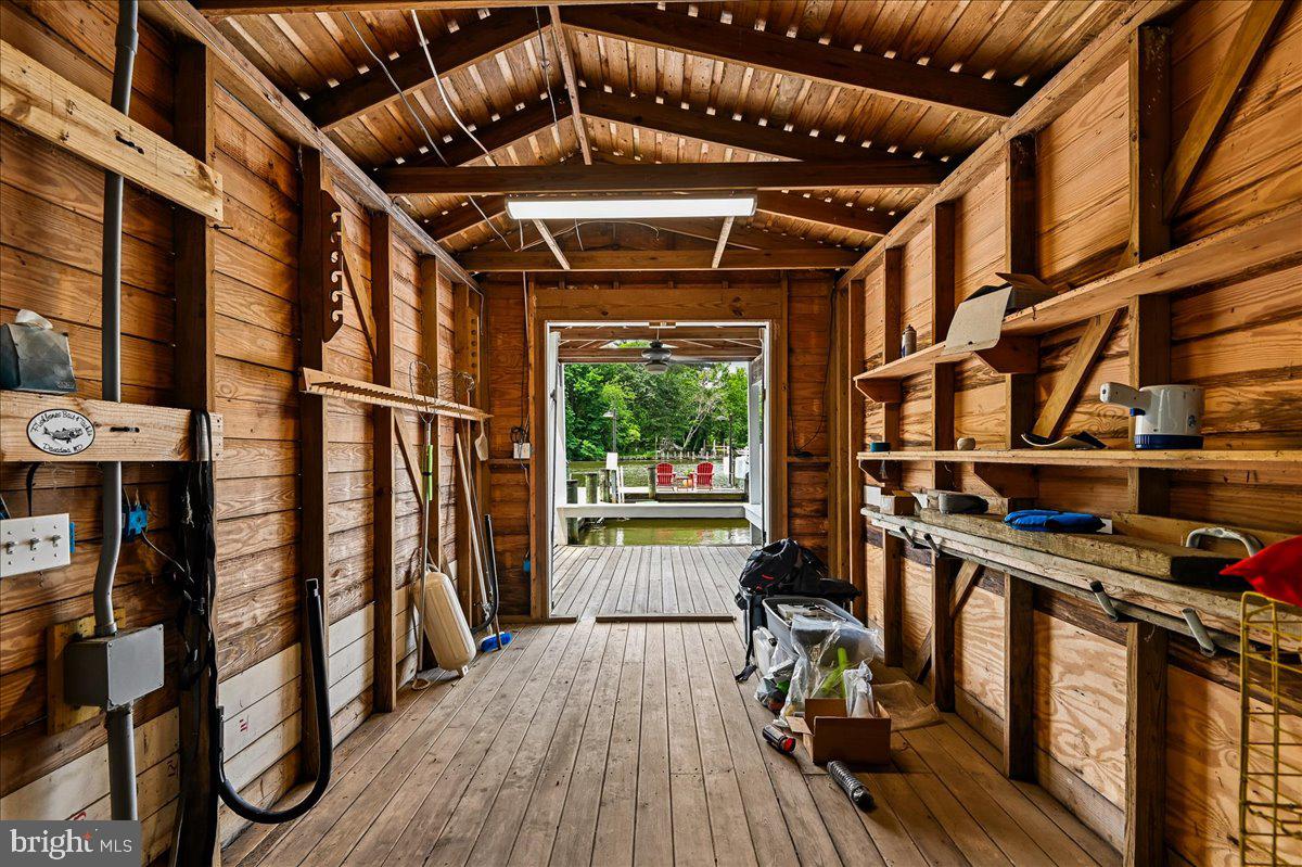 300 Magothy Bridge Rd Property Photo 12