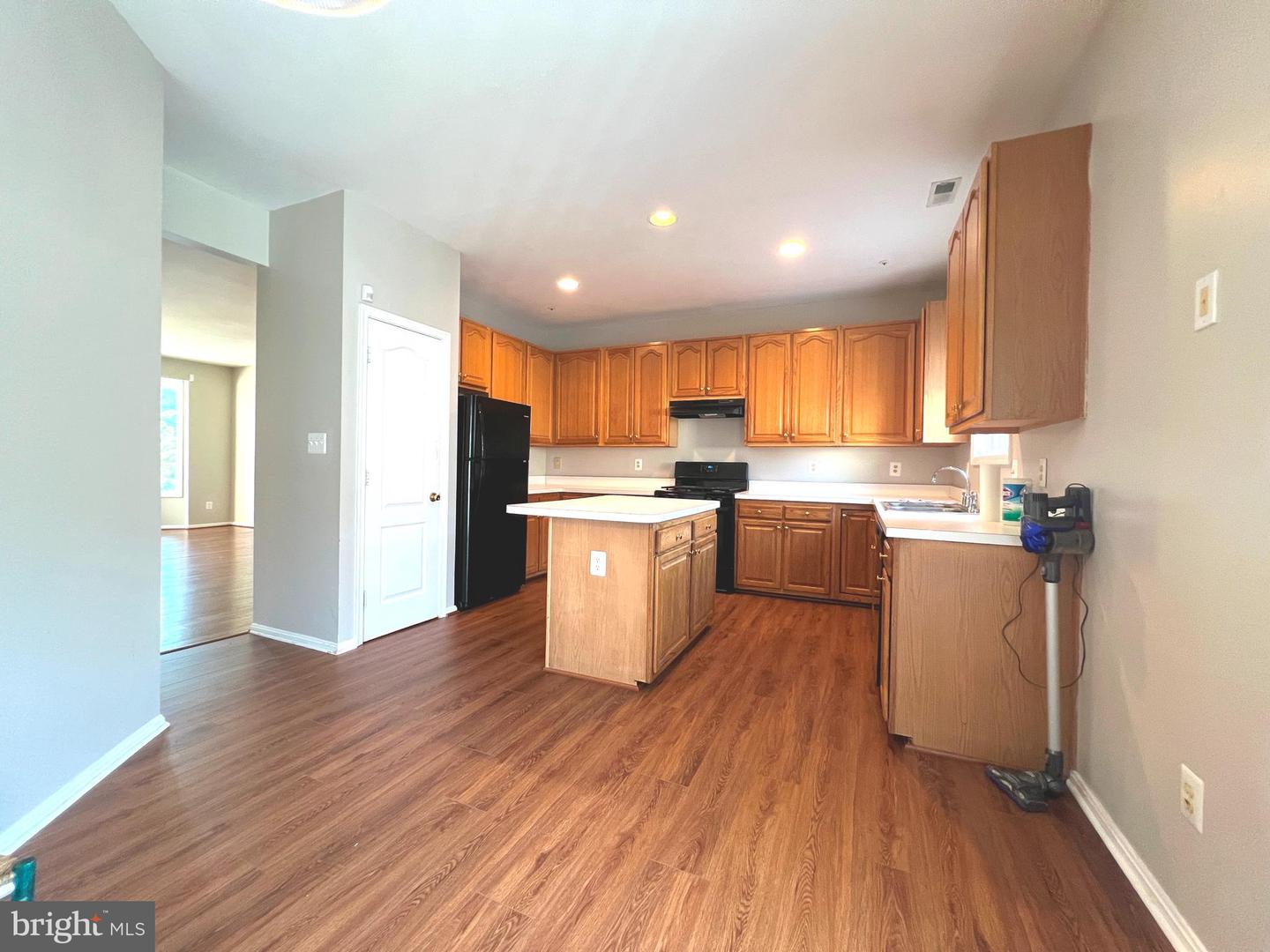1727 Wood Carriage Way #105 Property Photo 3