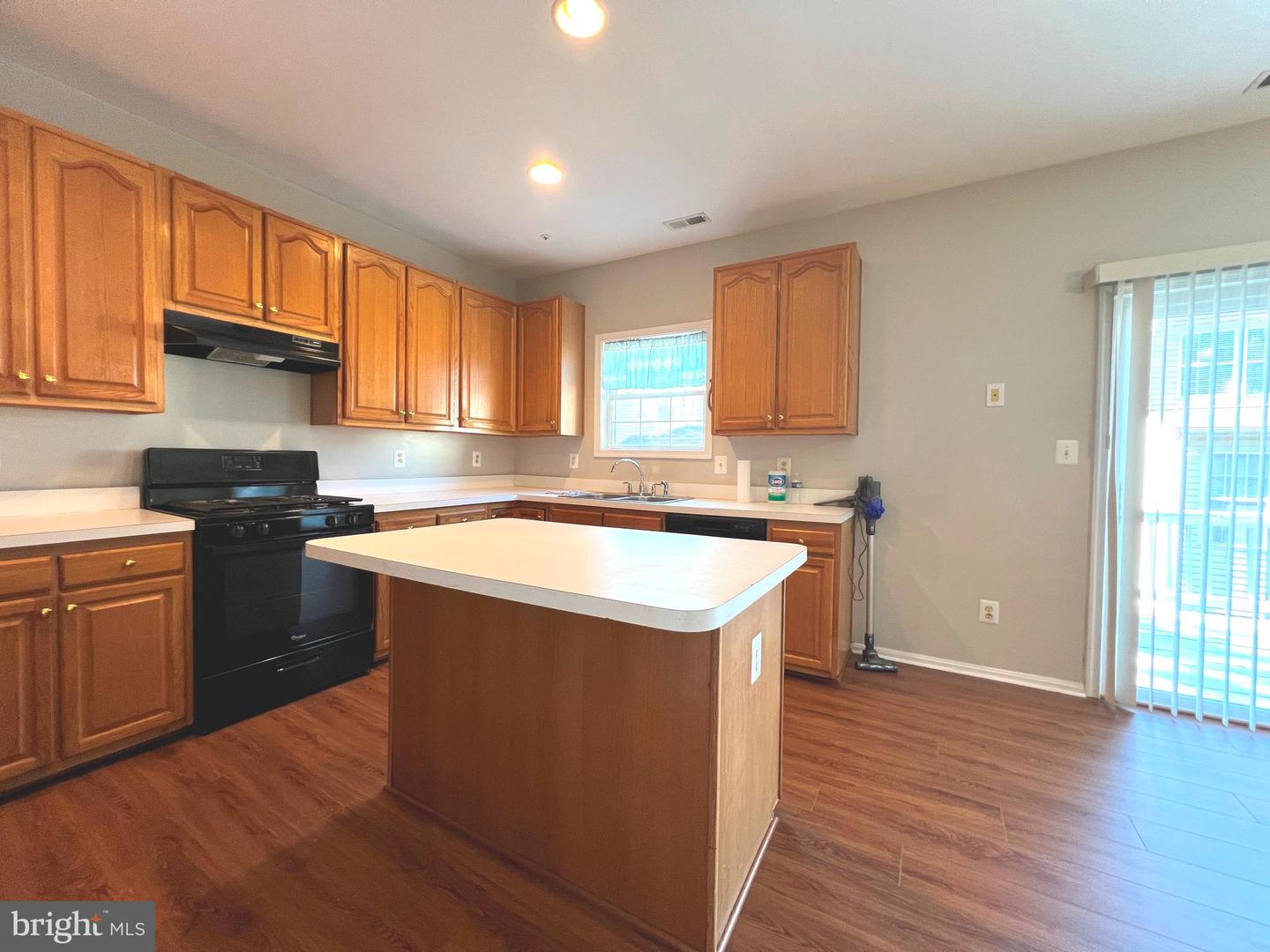 1727 Wood Carriage Way #105 Property Photo 4