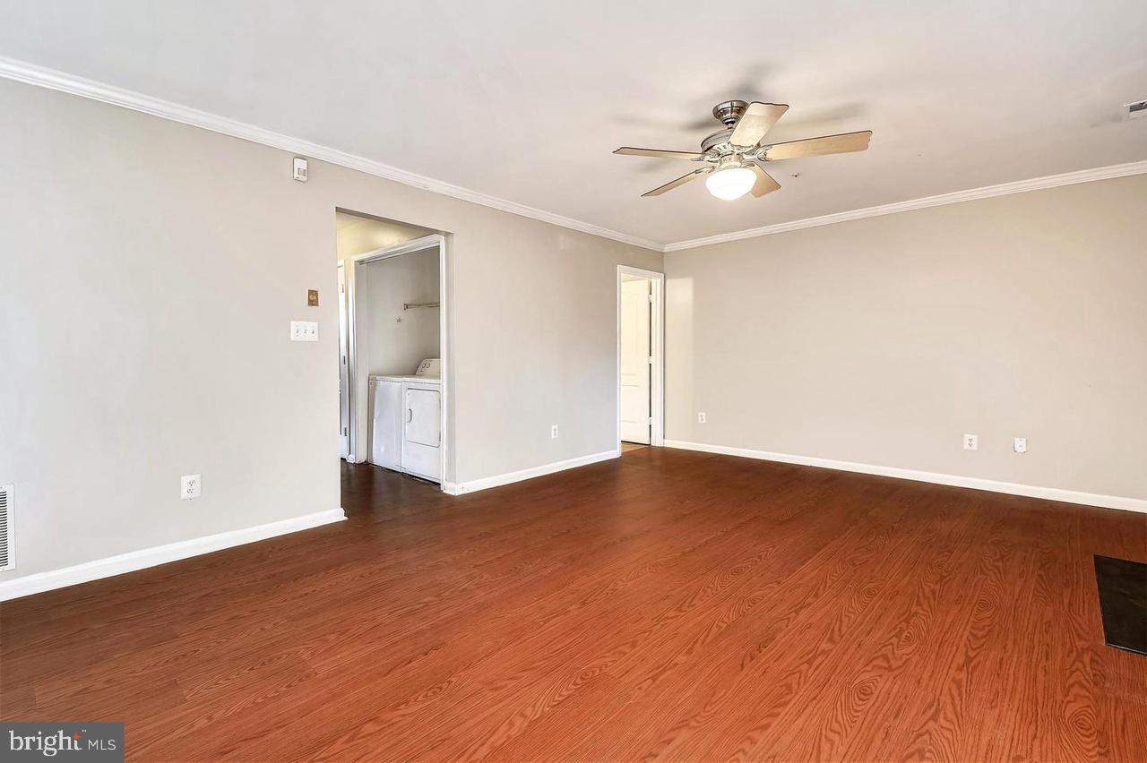 1727 Wood Carriage Way #105 Property Photo 15