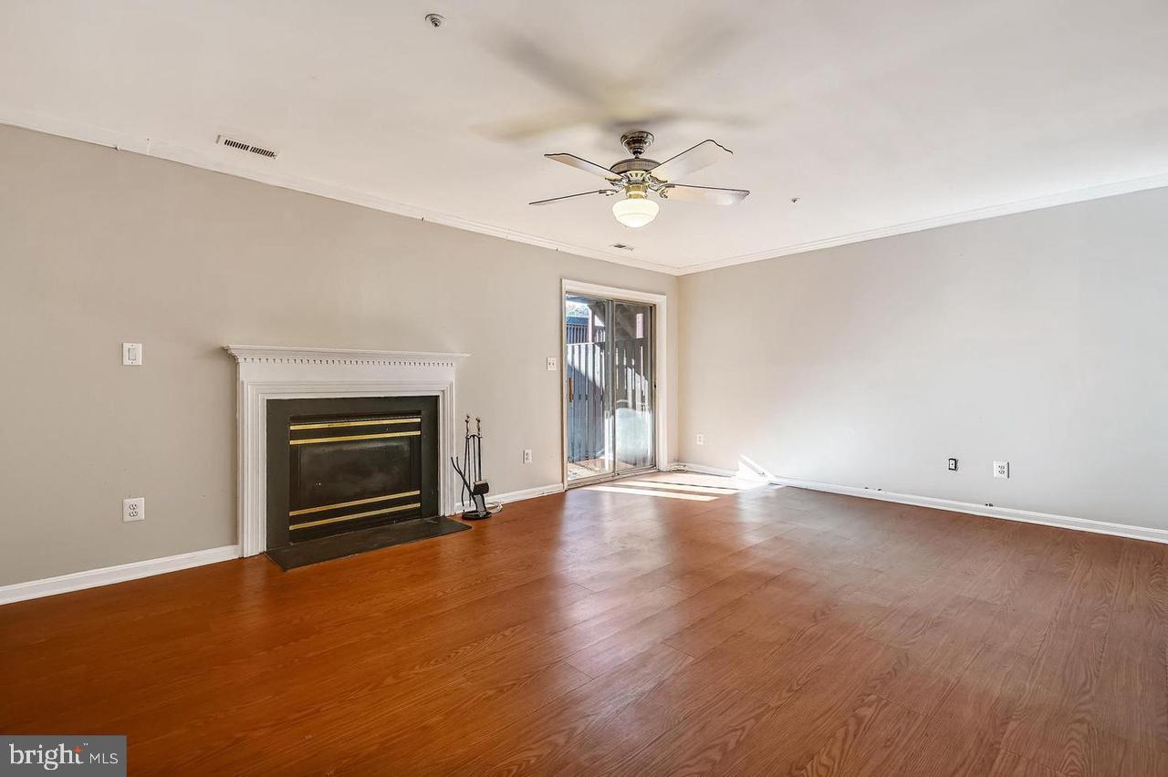 1727 Wood Carriage Way #105 Property Photo 16