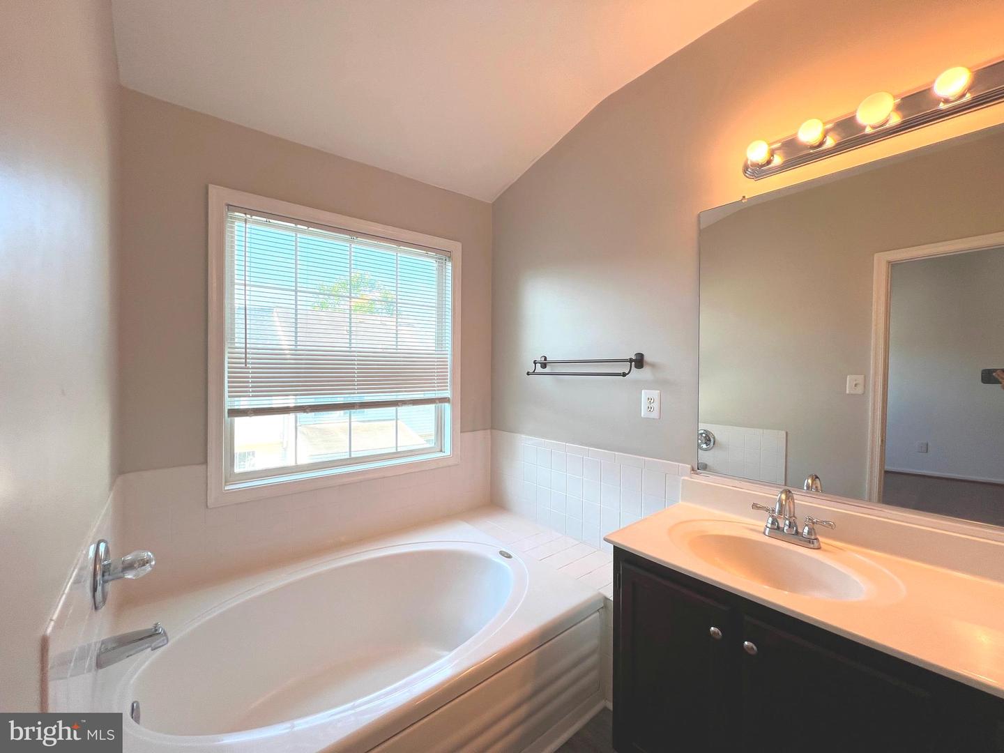 1727 Wood Carriage Way #105 Property Photo 30