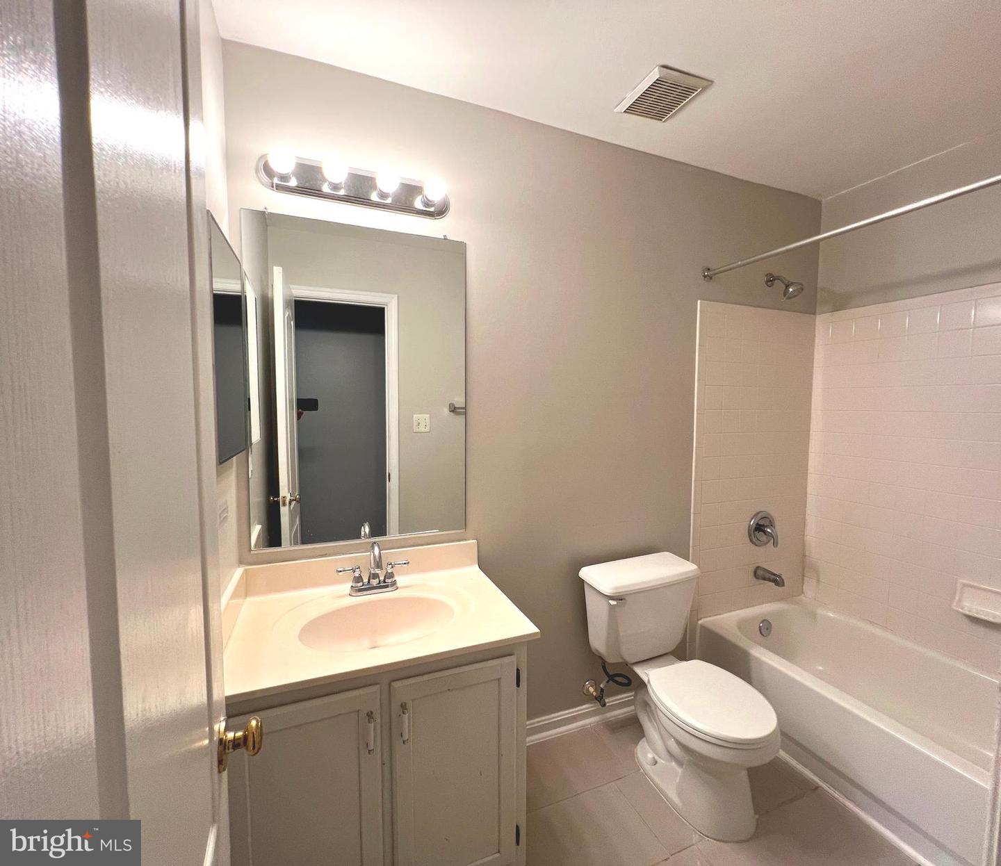 1727 Wood Carriage Way #105 Property Photo 38