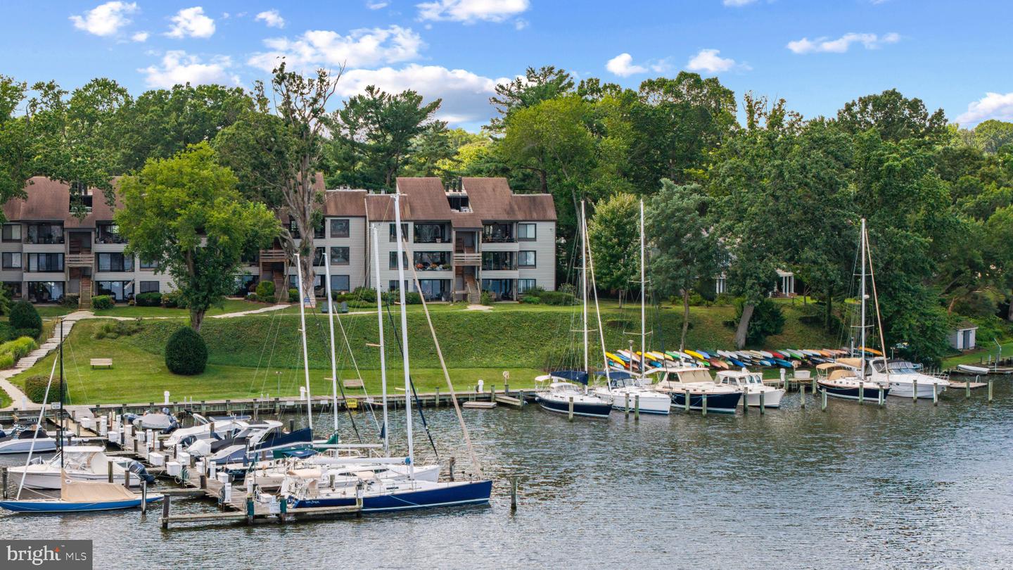 1 PRESIDENT POINT DR #A1 Property Photo 1