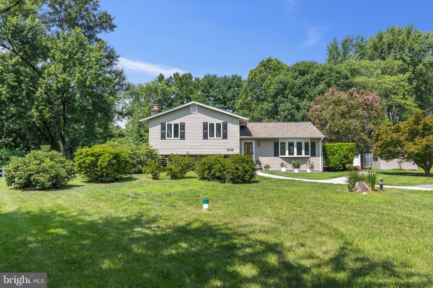 1838 BRETT CT