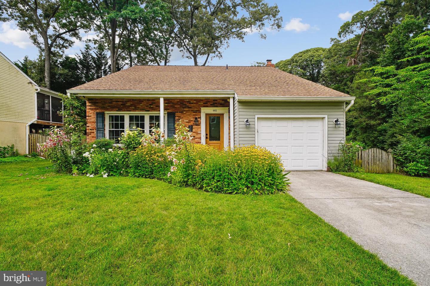 440 Retford Dr Property Photo 1