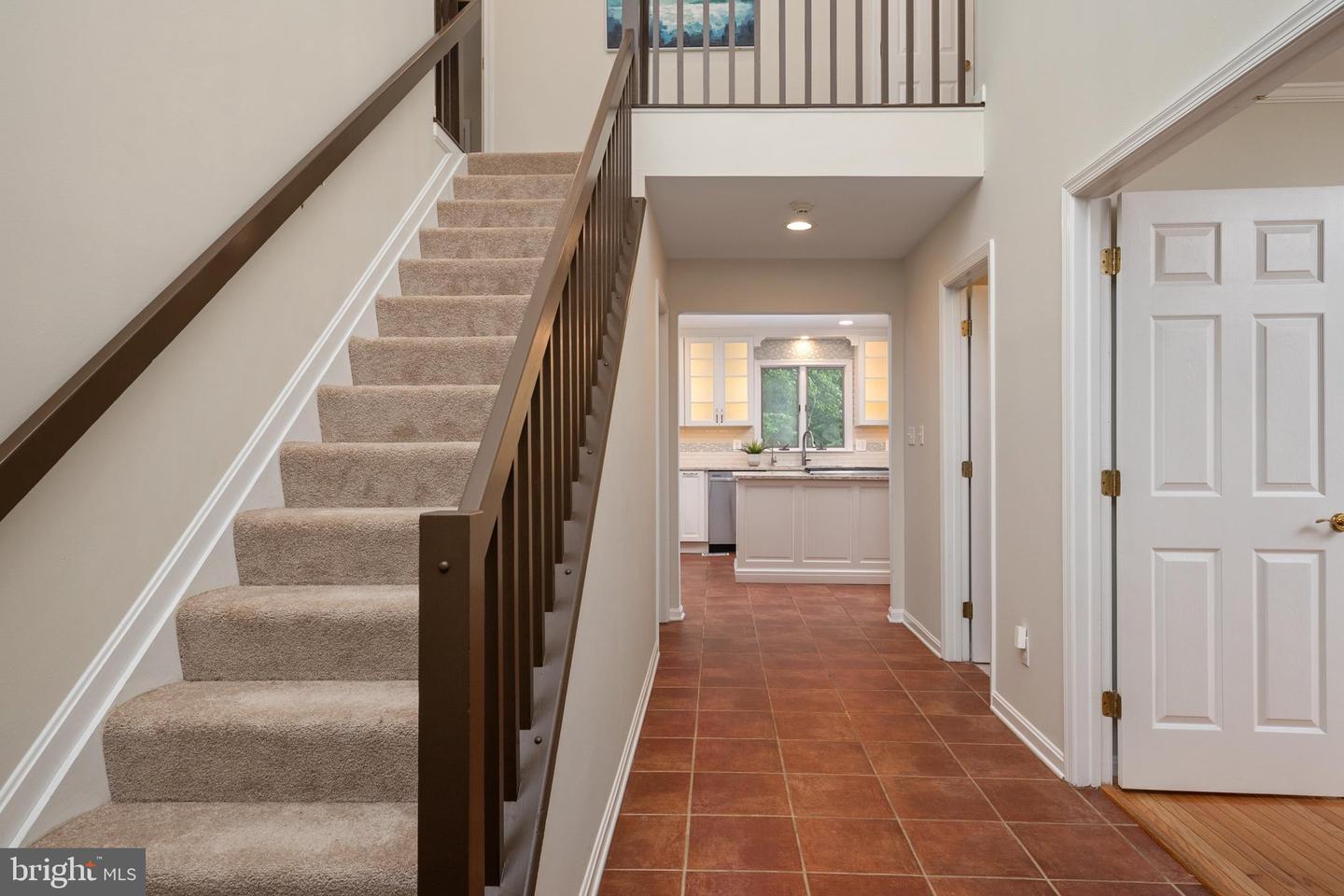 1499 Westcliff Dr Property Photo 3