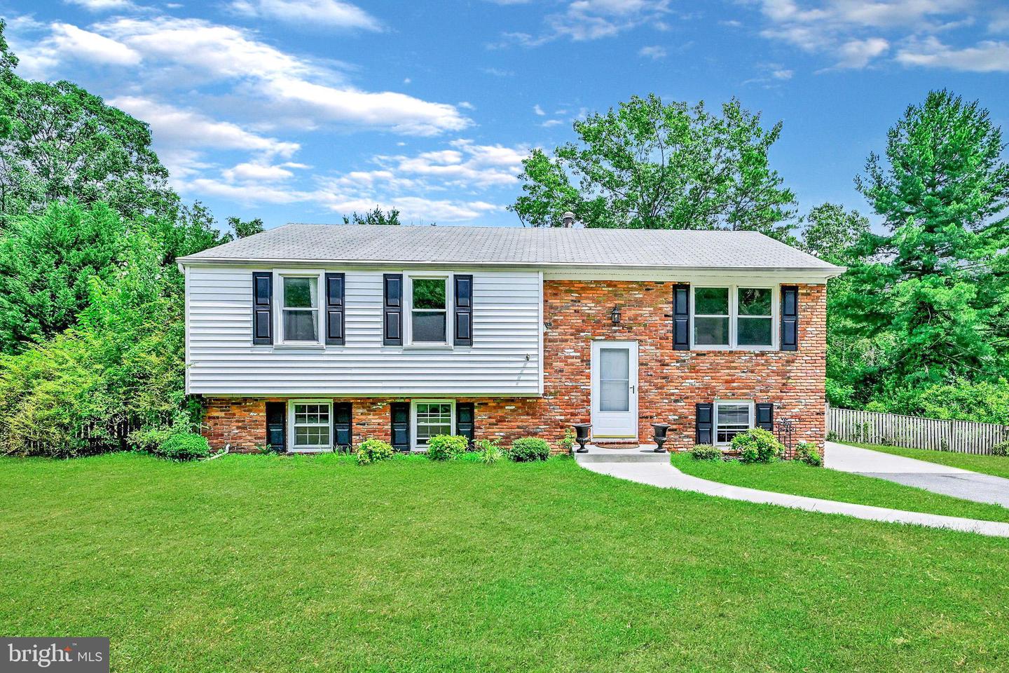 449 Cloverdale Cir Property Photo 3