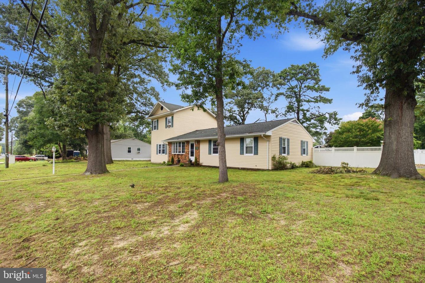 776 Evergreen Rd Property Photo 3