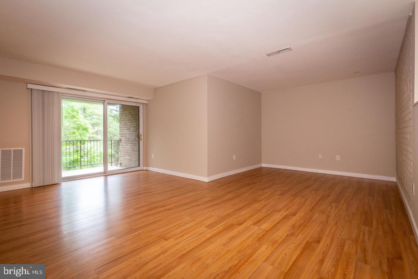 9 Silverwood Cir #11 Property Photo 4