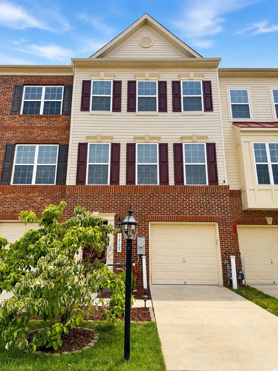 7533 Ivybrook Ln Property Photo 1