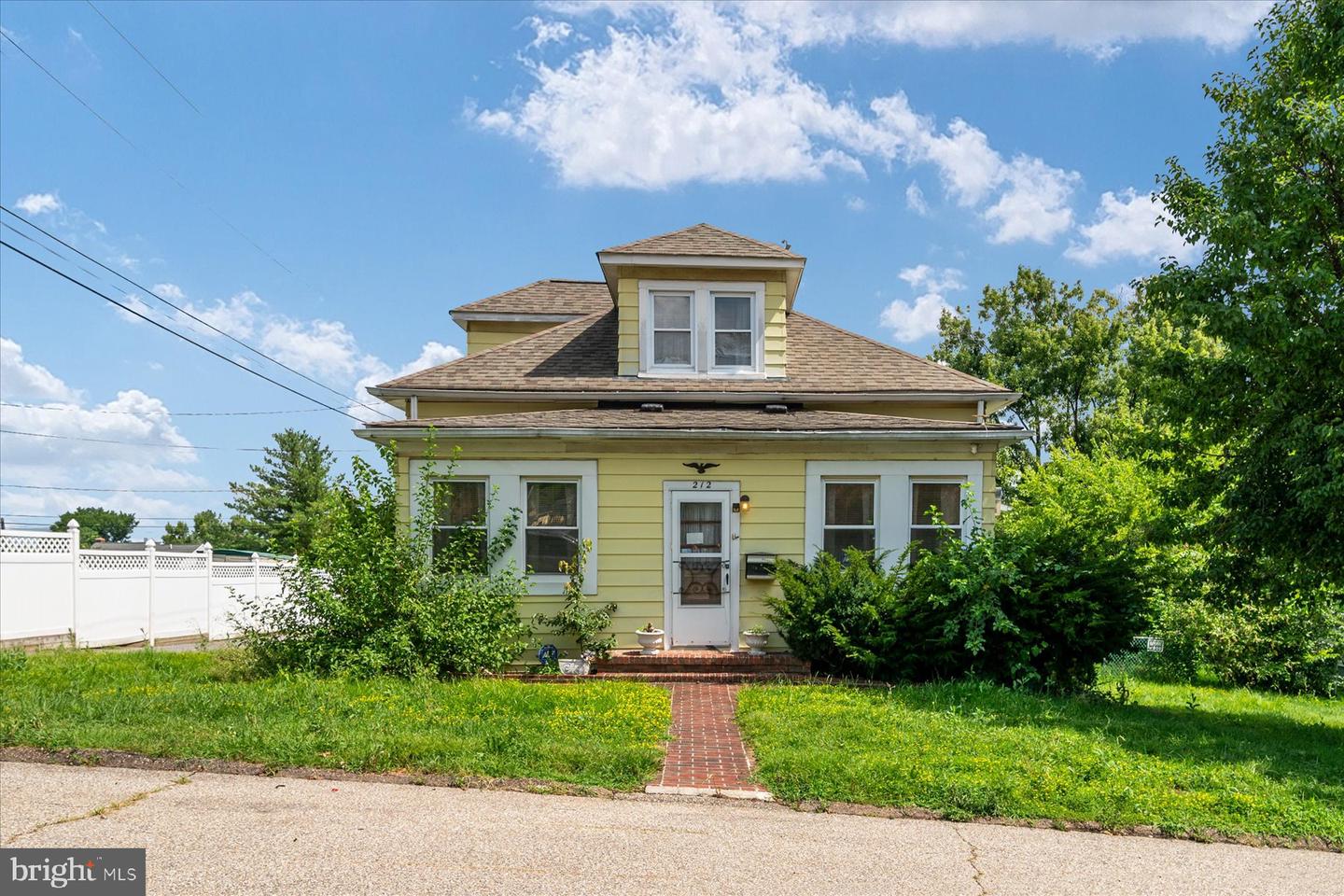 212 Charles St Property Photo 2