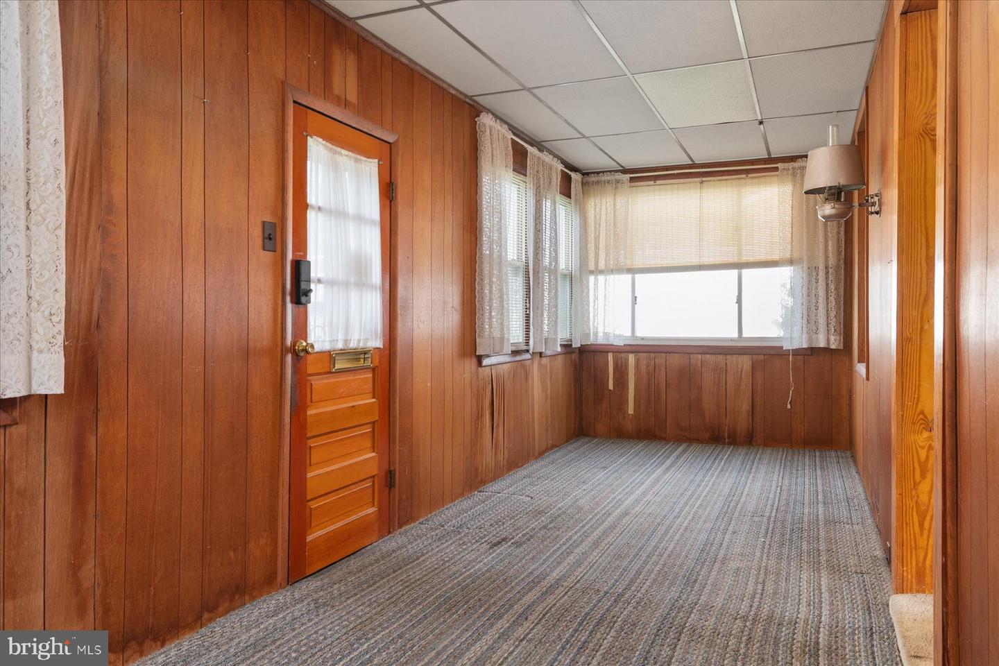 212 Charles St Property Photo 4